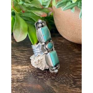 Anillo Hecho por Artesanos Navajo con Turquesa Kingman y Plata Esterlina, Talla 5.5, Engastado en Bisel con Incrustaciones de Oro Rosa de 18K, Regalo con Licencia Privada 'IS' - Product Image 3