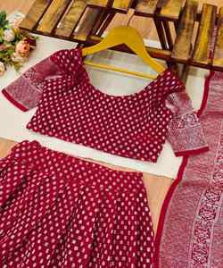 ชุดงานแต่งสุดชิคชุด lehenga choli ผ้าไหม SANA พร้อมลายตารางและรายละเอียดพู่สำหรับสวมใส่ทุกวัน - Product Image 4