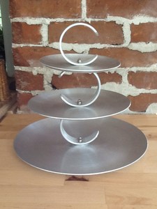 Argenterie à 3 niveaux Supports en métal pour desserts et collations Forme ronde de la plus haute qualité Lareg Size Chocolate Serverware Platter - Product Image 5