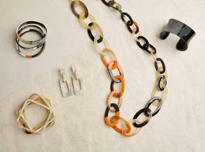 Collier pendentif en corne de buffle classique de haute qualité, corne naturelle et résine, technique polie, vente chaude pour les amoureux - Product Image 2