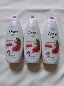 Gel Douche Dov-e Revitalisant Grenade & Hibiscus, Nourrissant, Hydratant, Moussant, Nettoyage en Profondeur pour une Peau Éclatante - Product Image 3