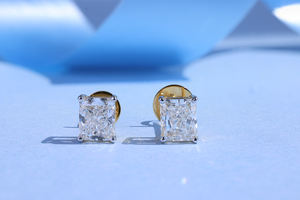 Vente en gros de boucles d'oreilles en or 14 carats taille princesse diamant de laboratoire solitaire clous à la mode vis à l'arrière parfait cadeau de fête de mariage intemporel - Product Image 4