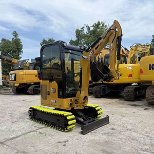 Miniexcavadora CAT 302 CR duradera, equipo pequeño y resistente con orugas para trabajos agrícolas, paisajismo, excavación de zanjas, excavación y demolición. - Product Image 1