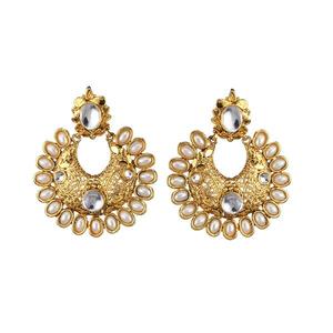 Boucles d'oreilles Chandbali en perles blanches Kriaa Kundan Clous fins plaqués or - Product Image 1