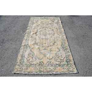 Alfombra Turca Vintage, Alfombra de 4.2x7.8 pies, Alfombra Beige con Estampado Animal - Product Image 1
