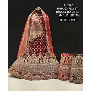 Meilleur prix velours mariée Lehenga Choli avec broderie travail exportation vente de vêtements indiens et pakistanais pour un look royal inde - Product Image 5