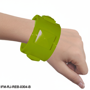 กำไลเรซิ่นสีเขียวมะนาวทำมือประดับด้วยหมุดรูปทรงเรขาคณิตสำหรับผู้หญิง - Product Image 4