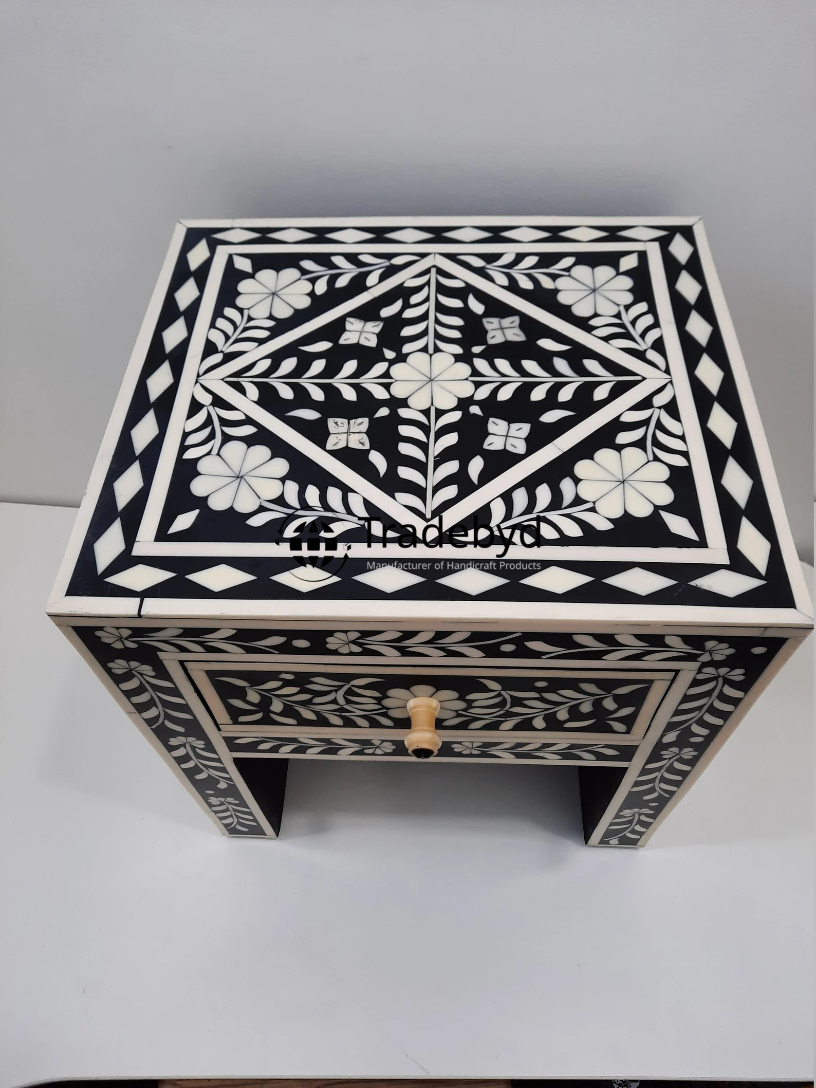 Available in different Colors