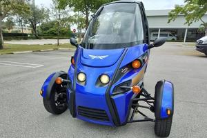 VOITURE ÉLECTRIQUE EXTREMEMENT PROPRE 2021 VÉHICULE ÉLECTRIQUE À 3 ROUES TRANSMISSION À DOUBLE MOTEUR PRÊT À LIVRER - Product Image 2