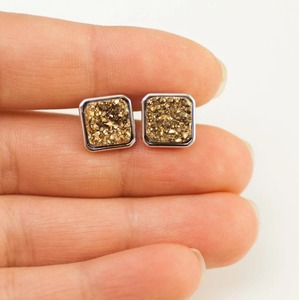 Pendientes Cuadrados de Cuarzo Druzy Dorado, Cristal Natural Brillante, Aprox. 9mm, Plata de Ley 925, Regalo Navideño - Product Image 2