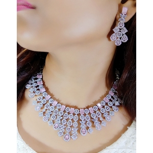 Collar de 18 Capas Color Rosa Bebé para Bodas y Eventos Especiales - Product Image 1