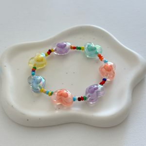 Bracelet en forme de cœur perlé arc-en-ciel pour filles Bijoux en plastique élastique mignon avec bande en acier inoxydable plaqué or et pierre perlée - Product Image 3