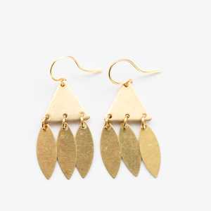 Boucle d'oreille en laiton artisanale avec un design unique et luxueux - sans plomb - bohème - vêtements pour femmes - vente en gros - Product Image 3