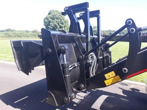 Retroexcavadora/Cargadora Frontal Usada |   Retroexcavadora Usada Hidromek HMK 102B Supra en Buen Estado y a Precio Económico - Product Image 6