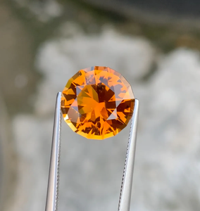 Expédition immédiate : Saphir étoilé doré phosphorescent naturel de 6,38 carats, taille de précision, créé en laboratoire, 12x7,6mm, Tanzanie, Abbott Minerals - Product Image 2