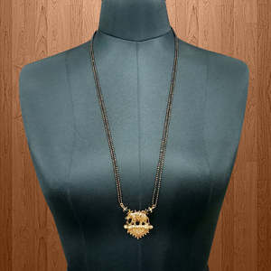 Kriaa 1503043 Fine Chaîne Mangalsutra Collier Perles Noires avec Plaqué Or - Product Image 1