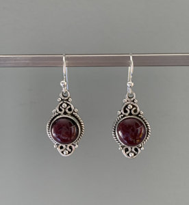 Boucles d'oreilles pour femmes en argent sterling 925 faites à la main avec lunette en brillant naturel sertie de grenat rouge pour mariage ou cadeau - Product Image 3