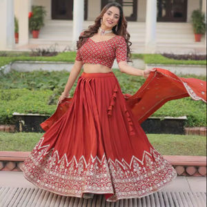 Lahenga Choli Vintage con Dupatta, Decoración Bordada con Hilo de Seda NC Vichitra, Trabajo de Bordado con Lentejuelas, Cintura Natural Holgada - Product Image 1