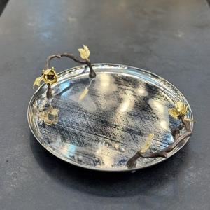 Plateau de service élégant et créatif en métal poli de style Ginkgo, pour la maison, la cuisine, les restaurants, certifié CE, facile à nettoyer, sans danger pour le contact alimentaire - Product Image 1