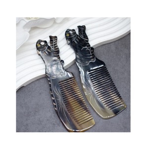 Peigne en corne de buffle avec sculpture et gravure 3D pour les soins des cheveux et une qualité supérieure élégante - Product Image 2