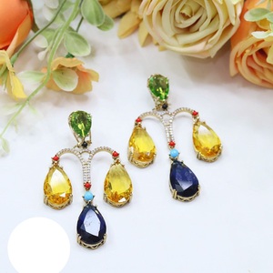 Boucles d'oreilles Zircon polonais or de qualité supérieure tenue traditionnelle fête mariage fonction porter Collection pour femmes et filles - Product Image 1