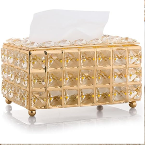 Boîte à mouchoirs élégante en forme de cube doré avec des motifs floraux ajourés complexes. Décor en métal durable pour les maisons de luxe. - Product Image 5