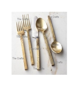 Ensemble de couverts en métal doré au design classique avec poignées en acrylique pour la maison et les dîners de mariage - Product Image 5