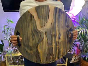 Planche en résine et bois faite à la main, idéale pour le fromage, les fruits, le pain, les amuse-gueules et comme cadeau pour un déménagement ou des occasions spéciales - Product Image 3