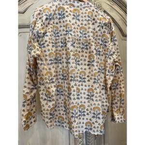 Blusa con Estampado Floral Hecho a Mano para Mujer, Estilo Bohemio - MARIGOLD, 100% Lino, Largo, Talla XL, para Oficina - Product Image 5