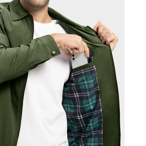 Chaqueta Cortavientos Personalizada con Cuello Alto y Tejido Resistente al Agua, Diseño Cómodo de Corte Regular para Hombre - Product Image 5