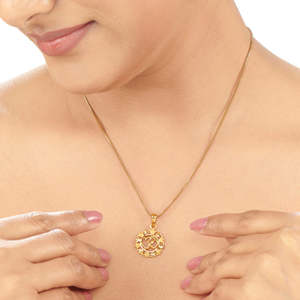 จี้สร้อยคอทองคำรูปสัญลักษณ์โอมเปล่งประกาย - Product Image 2
