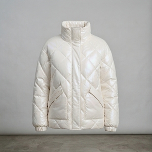 Chaqueta Acolchada Blanca Unisex con Diseño de Diamantes, Cuello Alto, Cierre de Cremallera, Cálida para Invierno, con Bolsillos Utilitarios, OEM, ODM, Venta al Por Mayor - Product Image 1