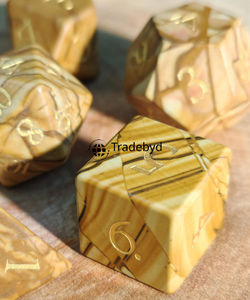 Ensemble de dés polyédriques en bois naturel de 7 pièces, écologiques, durables, de qualité supérieure, faits à la main pour les jeux de rôle sur table, Tradebyd - Product Image 3