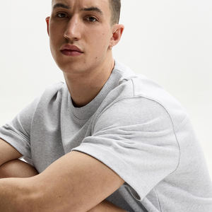 Vente en gros de qualité de luxe personnalisable avec logo, en coton 240 g/m², pour femmes et hommes, coupe oversize à épaules tombantes, grammage lourd et respirant - Product Image 2