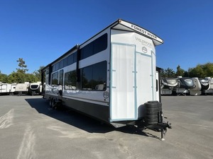 Nuevo 2025 Forest River Wildwood Grand Lodge 42VERANDA, Personalizado, de Lujo, 4x4, para Viajes - Product Image 6