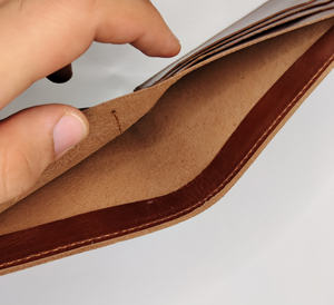 Cartera corta de piel auténtica de alta calidad para hombre, tarjetero protegido RFID de alta calidad con cierre plegable y a la moda de fábrica OEM al por mayor - Product Image 5