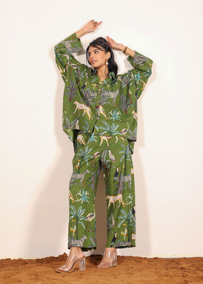 สีเขียวและหลากหลาย