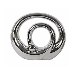 Pièce maîtresse de table élégante finition argentée Accent élégant pour la décoration de bureau à domicile Utilisation de la décoration intérieure et option de cadeau modeste - Product Image 1