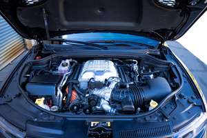 Durango SRT Hellcat 2021 con Motor V8 Supercargado de 710 hp, Pintura Violeta, Paquete Negro - Product Image 6