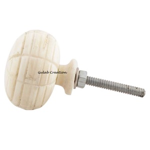 Boutons ronds en os blanc fabriqués à la main pour armoires, tiroirs et poignées de meubles de style vintage et décoratif - Product Image 3