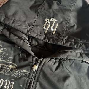 Sudadera con capucha Vintage estampada y bordada para hombre, sudadera con cremallera personalizada, productos de tendencia de 500GSM, recién llegados 2025 - Product Image 2