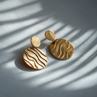 Boucles d'oreilles éventail en spirale en laiton personnalisées en gros Boucles d'oreilles en or texturé
