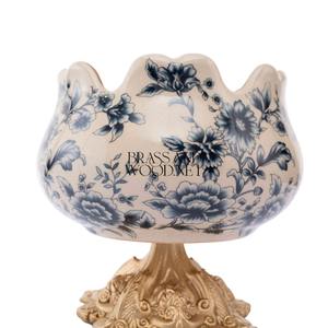 Cuerpo de porcelana de bonbonniere de latón antiguo con diseño floral azul base adornada dorada accesorio coleccionable decorativo de lujo - Product Image 2