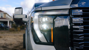 GMC Sierra 2500HD Denali Ultimate 2024, Duramax, Motor V8 Turbo Diésel de 6.6 Litros, Volante a la Izquierda, Asientos de Cuero, Interior Claro - Product Image 3