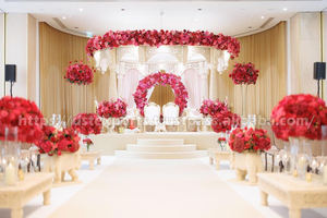 Elegante Mandap de boda de triple poste dorado para bodas hindúes, decoración de fibra hecha a mano del Reino Unido, según boda hindú, Vidhi Tridev - Product Image 6