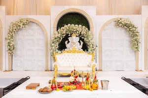 Pilares de cristal brillantes Escenario DE BODA abierto Tema de cristal dorado Escenario de media luna Escenario Maharaja para bodas indias - Product Image 2