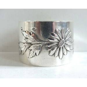 Anneaux de serviette en métal argenté vintage, parfaits pour les dîners formels, les brunchs et les célébrations spéciales - Product Image 6