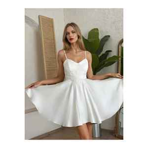 Abito bianco con spalline e vita naturale - Product Image 3