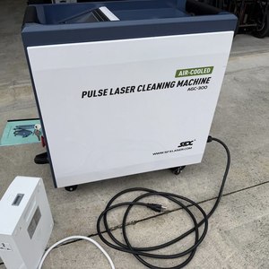 Máquina de Limpieza Láser Pulsada AIC-300, Desincrustador de Superficies Metálicas Portátil Refrigerado por Aire con Enchufe Tipo Americano - Product Image 3