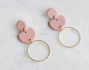 Elegantes pendientes de resina tallados a mano en tonos Pantone con estampados de animales y detalles en purpurina joyería de moda para mujer - Product Image 2